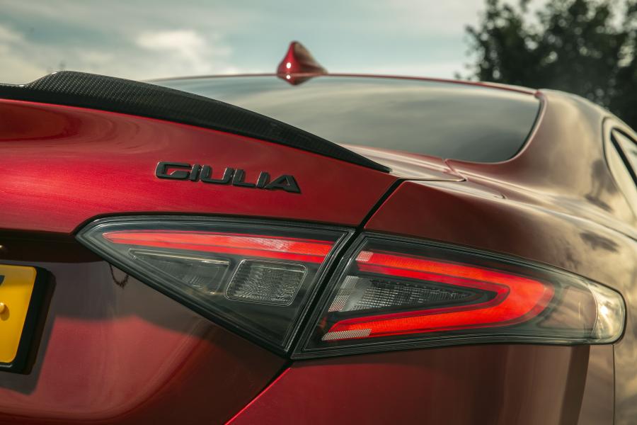 Детали экстерьера Alfa Romeo Giulia Quadrifoglio (952) 2020 года  (UK) (фото 4 из 34)
